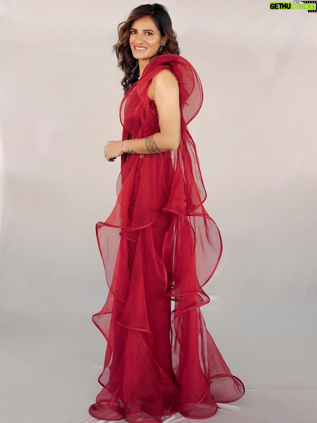 Renuka Singh - 167.1K Likes - A moment in red ❤️

Styled by: @bridelanindia 
Sari Gown: @gauravguptaofficial 
Photography: @etherealstudio.in 
Fine Jewels: @aurus.jewels 
Footwear: @fizzygoblet