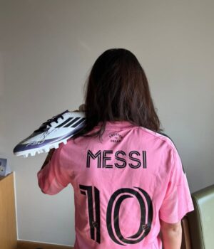 Renuka Singh Instagram - Two pair of hands that know the feeling of lifting a World Cup š¤©āØ
Thank you, @adidasindia, for bringing this dream to life. šā¤ļø