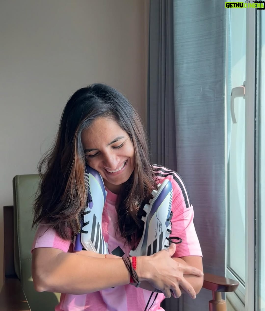 Renuka Singh - 290.7K Likes - Two pair of hands that know the feeling of lifting a World Cup 🤩✨ 
Thank you, @adidasindia, for bringing this dream to life. 😇❤️