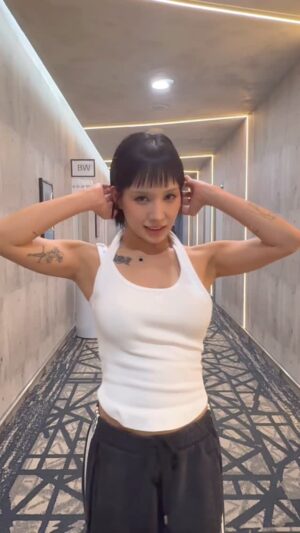 Rian Instagram - @hearts2hearts "FOCUS" LACHICA CHOREO PART😝 @la.chica_official 

🎥 @haeunkim__ ❤️

#heart2heart #focus #lachica #choreo