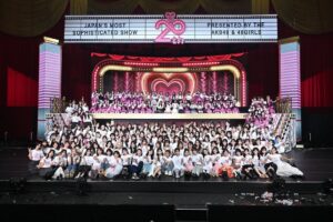Rie Kitahara Instagram - AKB48は青春です in 武道館🌸
出演させていただきました！
AKB48、20周年おめでとうございます！
その歴史の中に、自分が参加できたこと、たくさんの青春を過ごせたことが本当に幸せです。この道を選んで良かった☺️家族以上に家族なメンバーたちや、大切なファンの方たち、素敵なスタッフさんたちに出会えた。AKB48のおかげで、自分の人生がすごく色鮮やかなものになりました。

そしてなにより、AKB48の楽曲たちが
誰かの人生を彩っていること。
メンバーたちの頑張っている姿が
誰かの励みになっていること。
こんなに素敵なことはないですよね🥹

そしてAKB48のメンバーたち自身が、AKB48が好きなこと。
本当に思い出たっぷりなんです！
昨日は、懐かしい楽曲を懐かしいメンバーで披露することも多くて。
踊りながらいろいろなことが走馬灯のようにかけぬけて
曲中に泣きそうになりました。
もちろん辛かったこともあったけど、そんな思い出があることすら愛おしいです🥹(それは大人になったから言えることだけど🤲🏻)

昨日は本当にタイムスリップしたみたいでした！
メンバーみんな変わらなさすぎたよ。怖いくらい変わってなかったよ。すごいね？

もう見ることはないのかな、と思っていた一面サイリウムの景色や、暖かい声援をありがとうございました！！！！
この思い出を胸に、また明日から生きていきます🌸

 #akb48
#akb48は青春ですin武道館