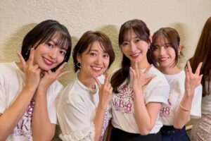 Rie Kitahara Instagram - AKB48は青春です in 武道館🌸
出演させていただきました！
AKB48、20周年おめでとうございます！
その歴史の中に、自分が参加できたこと、たくさんの青春を過ごせたことが本当に幸せです。この道を選んで良かった☺️家族以上に家族なメンバーたちや、大切なファンの方たち、素敵なスタッフさんたちに出会えた。AKB48のおかげで、自分の人生がすごく色鮮やかなものになりました。

そしてなにより、AKB48の楽曲たちが
誰かの人生を彩っていること。
メンバーたちの頑張っている姿が
誰かの励みになっていること。
こんなに素敵なことはないですよね🥹

そしてAKB48のメンバーたち自身が、AKB48が好きなこと。
本当に思い出たっぷりなんです！
昨日は、懐かしい楽曲を懐かしいメンバーで披露することも多くて。
踊りながらいろいろなことが走馬灯のようにかけぬけて
曲中に泣きそうになりました。
もちろん辛かったこともあったけど、そんな思い出があることすら愛おしいです🥹(それは大人になったから言えることだけど🤲🏻)

昨日は本当にタイムスリップしたみたいでした！
メンバーみんな変わらなさすぎたよ。怖いくらい変わってなかったよ。すごいね？

もう見ることはないのかな、と思っていた一面サイリウムの景色や、暖かい声援をありがとうございました！！！！
この思い出を胸に、また明日から生きていきます🌸

 #akb48
#akb48は青春ですin武道館