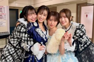 Rie Kitahara Instagram - AKB48は青春です in 武道館🌸
出演させていただきました！
AKB48、20周年おめでとうございます！
その歴史の中に、自分が参加できたこと、たくさんの青春を過ごせたことが本当に幸せです。この道を選んで良かった☺️家族以上に家族なメンバーたちや、大切なファンの方たち、素敵なスタッフさんたちに出会えた。AKB48のおかげで、自分の人生がすごく色鮮やかなものになりました。

そしてなにより、AKB48の楽曲たちが
誰かの人生を彩っていること。
メンバーたちの頑張っている姿が
誰かの励みになっていること。
こんなに素敵なことはないですよね🥹

そしてAKB48のメンバーたち自身が、AKB48が好きなこと。
本当に思い出たっぷりなんです！
昨日は、懐かしい楽曲を懐かしいメンバーで披露することも多くて。
踊りながらいろいろなことが走馬灯のようにかけぬけて
曲中に泣きそうになりました。
もちろん辛かったこともあったけど、そんな思い出があることすら愛おしいです🥹(それは大人になったから言えることだけど🤲🏻)

昨日は本当にタイムスリップしたみたいでした！
メンバーみんな変わらなさすぎたよ。怖いくらい変わってなかったよ。すごいね？

もう見ることはないのかな、と思っていた一面サイリウムの景色や、暖かい声援をありがとうございました！！！！
この思い出を胸に、また明日から生きていきます🌸

 #akb48
#akb48は青春ですin武道館