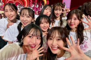 Rie Kitahara Instagram - AKB48は青春です in 武道館🌸
出演させていただきました！
AKB48、20周年おめでとうございます！
その歴史の中に、自分が参加できたこと、たくさんの青春を過ごせたことが本当に幸せです。この道を選んで良かった☺️家族以上に家族なメンバーたちや、大切なファンの方たち、素敵なスタッフさんたちに出会えた。AKB48のおかげで、自分の人生がすごく色鮮やかなものになりました。

そしてなにより、AKB48の楽曲たちが
誰かの人生を彩っていること。
メンバーたちの頑張っている姿が
誰かの励みになっていること。
こんなに素敵なことはないですよね🥹

そしてAKB48のメンバーたち自身が、AKB48が好きなこと。
本当に思い出たっぷりなんです！
昨日は、懐かしい楽曲を懐かしいメンバーで披露することも多くて。
踊りながらいろいろなことが走馬灯のようにかけぬけて
曲中に泣きそうになりました。
もちろん辛かったこともあったけど、そんな思い出があることすら愛おしいです🥹(それは大人になったから言えることだけど🤲🏻)

昨日は本当にタイムスリップしたみたいでした！
メンバーみんな変わらなさすぎたよ。怖いくらい変わってなかったよ。すごいね？

もう見ることはないのかな、と思っていた一面サイリウムの景色や、暖かい声援をありがとうございました！！！！
この思い出を胸に、また明日から生きていきます🌸

 #akb48
#akb48は青春ですin武道館
