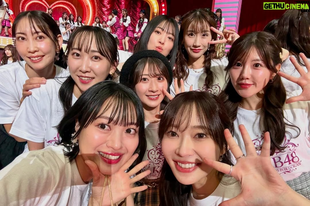 Rie Kitahara - 15.3K Likes - AKB48は青春です in 武道館🌸
出演させていただきました！
AKB48、20周年おめでとうございます！
その歴史の中に、自分が参加できたこと、たくさんの青春を過ごせたことが本当に幸せです。この道を選んで良かった☺️家族以上に家族なメンバーたちや、大切なファンの方たち、素敵なスタッフさんたちに出会えた。AKB48のおかげで、自分の人生がすごく色鮮やかなものになりました。

そしてなにより、AKB48の楽曲たちが
誰かの人生を彩っていること。
メンバーたちの頑張っている姿が
誰かの励みになっていること。
こんなに素敵なことはないですよね🥹

そしてAKB48のメンバーたち自身が、AKB48が好きなこと。
本当に思い出たっぷりなんです！
昨日は、懐かしい楽曲を懐かしいメンバーで披露することも多くて。
踊りながらいろいろなことが走馬灯のようにかけぬけて
曲中に泣きそうになりました。
もちろん辛かったこともあったけど、そんな思い出があることすら愛おしいです🥹(それは大人になったから言えることだけど🤲🏻)

昨日は本当にタイムスリップしたみたいでした！
メンバーみんな変わらなさすぎたよ。怖いくらい変わってなかったよ。すごいね？

もう見ることはないのかな、と思っていた一面サイリウムの景色や、暖かい声援をありがとうございました！！！！
この思い出を胸に、また明日から生きていきます🌸

 #akb48
#akb48は青春ですin武道館