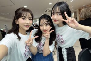 Rie Kitahara Instagram - AKB48は青春です in 武道館🌸
出演させていただきました！
AKB48、20周年おめでとうございます！
その歴史の中に、自分が参加できたこと、たくさんの青春を過ごせたことが本当に幸せです。この道を選んで良かった☺️家族以上に家族なメンバーたちや、大切なファンの方たち、素敵なスタッフさんたちに出会えた。AKB48のおかげで、自分の人生がすごく色鮮やかなものになりました。

そしてなにより、AKB48の楽曲たちが
誰かの人生を彩っていること。
メンバーたちの頑張っている姿が
誰かの励みになっていること。
こんなに素敵なことはないですよね🥹

そしてAKB48のメンバーたち自身が、AKB48が好きなこと。
本当に思い出たっぷりなんです！
昨日は、懐かしい楽曲を懐かしいメンバーで披露することも多くて。
踊りながらいろいろなことが走馬灯のようにかけぬけて
曲中に泣きそうになりました。
もちろん辛かったこともあったけど、そんな思い出があることすら愛おしいです🥹(それは大人になったから言えることだけど🤲🏻)

昨日は本当にタイムスリップしたみたいでした！
メンバーみんな変わらなさすぎたよ。怖いくらい変わってなかったよ。すごいね？

もう見ることはないのかな、と思っていた一面サイリウムの景色や、暖かい声援をありがとうございました！！！！
この思い出を胸に、また明日から生きていきます🌸

 #akb48
#akb48は青春ですin武道館