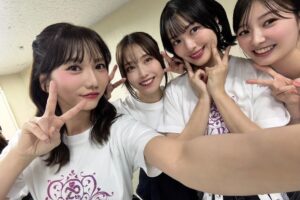 Rie Kitahara Instagram - AKB48は青春です in 武道館🌸
出演させていただきました！
AKB48、20周年おめでとうございます！
その歴史の中に、自分が参加できたこと、たくさんの青春を過ごせたことが本当に幸せです。この道を選んで良かった☺️家族以上に家族なメンバーたちや、大切なファンの方たち、素敵なスタッフさんたちに出会えた。AKB48のおかげで、自分の人生がすごく色鮮やかなものになりました。

そしてなにより、AKB48の楽曲たちが
誰かの人生を彩っていること。
メンバーたちの頑張っている姿が
誰かの励みになっていること。
こんなに素敵なことはないですよね🥹

そしてAKB48のメンバーたち自身が、AKB48が好きなこと。
本当に思い出たっぷりなんです！
昨日は、懐かしい楽曲を懐かしいメンバーで披露することも多くて。
踊りながらいろいろなことが走馬灯のようにかけぬけて
曲中に泣きそうになりました。
もちろん辛かったこともあったけど、そんな思い出があることすら愛おしいです🥹(それは大人になったから言えることだけど🤲🏻)

昨日は本当にタイムスリップしたみたいでした！
メンバーみんな変わらなさすぎたよ。怖いくらい変わってなかったよ。すごいね？

もう見ることはないのかな、と思っていた一面サイリウムの景色や、暖かい声援をありがとうございました！！！！
この思い出を胸に、また明日から生きていきます🌸

 #akb48
#akb48は青春ですin武道館