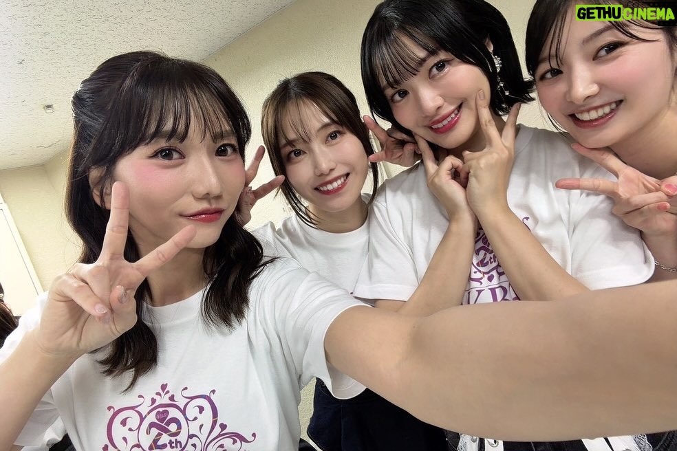 Rie Kitahara - 15.3K Likes - AKB48は青春です in 武道館🌸
出演させていただきました！
AKB48、20周年おめでとうございます！
その歴史の中に、自分が参加できたこと、たくさんの青春を過ごせたことが本当に幸せです。この道を選んで良かった☺️家族以上に家族なメンバーたちや、大切なファンの方たち、素敵なスタッフさんたちに出会えた。AKB48のおかげで、自分の人生がすごく色鮮やかなものになりました。

そしてなにより、AKB48の楽曲たちが
誰かの人生を彩っていること。
メンバーたちの頑張っている姿が
誰かの励みになっていること。
こんなに素敵なことはないですよね🥹

そしてAKB48のメンバーたち自身が、AKB48が好きなこと。
本当に思い出たっぷりなんです！
昨日は、懐かしい楽曲を懐かしいメンバーで披露することも多くて。
踊りながらいろいろなことが走馬灯のようにかけぬけて
曲中に泣きそうになりました。
もちろん辛かったこともあったけど、そんな思い出があることすら愛おしいです🥹(それは大人になったから言えることだけど🤲🏻)

昨日は本当にタイムスリップしたみたいでした！
メンバーみんな変わらなさすぎたよ。怖いくらい変わってなかったよ。すごいね？

もう見ることはないのかな、と思っていた一面サイリウムの景色や、暖かい声援をありがとうございました！！！！
この思い出を胸に、また明日から生きていきます🌸

 #akb48
#akb48は青春ですin武道館