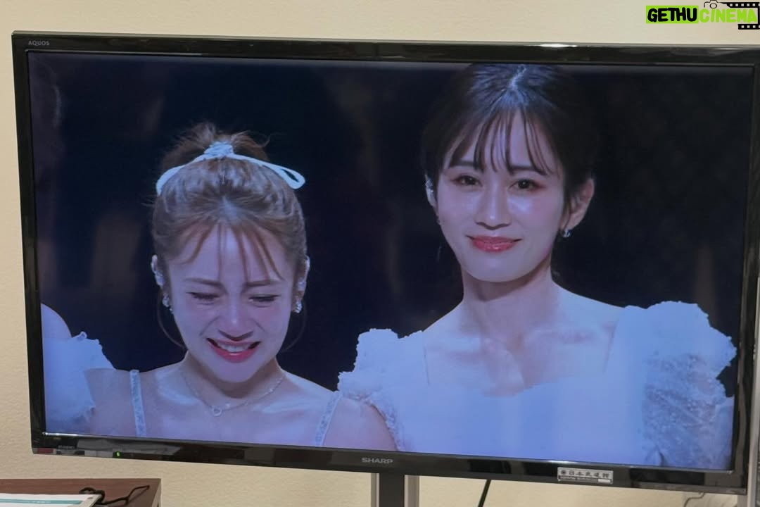 Rie Kitahara - 15.3K Likes - AKB48は青春です in 武道館🌸
出演させていただきました！
AKB48、20周年おめでとうございます！
その歴史の中に、自分が参加できたこと、たくさんの青春を過ごせたことが本当に幸せです。この道を選んで良かった☺️家族以上に家族なメンバーたちや、大切なファンの方たち、素敵なスタッフさんたちに出会えた。AKB48のおかげで、自分の人生がすごく色鮮やかなものになりました。

そしてなにより、AKB48の楽曲たちが
誰かの人生を彩っていること。
メンバーたちの頑張っている姿が
誰かの励みになっていること。
こんなに素敵なことはないですよね🥹

そしてAKB48のメンバーたち自身が、AKB48が好きなこと。
本当に思い出たっぷりなんです！
昨日は、懐かしい楽曲を懐かしいメンバーで披露することも多くて。
踊りながらいろいろなことが走馬灯のようにかけぬけて
曲中に泣きそうになりました。
もちろん辛かったこともあったけど、そんな思い出があることすら愛おしいです🥹(それは大人になったから言えることだけど🤲🏻)

昨日は本当にタイムスリップしたみたいでした！
メンバーみんな変わらなさすぎたよ。怖いくらい変わってなかったよ。すごいね？

もう見ることはないのかな、と思っていた一面サイリウムの景色や、暖かい声援をありがとうございました！！！！
この思い出を胸に、また明日から生きていきます🌸

 #akb48
#akb48は青春ですin武道館