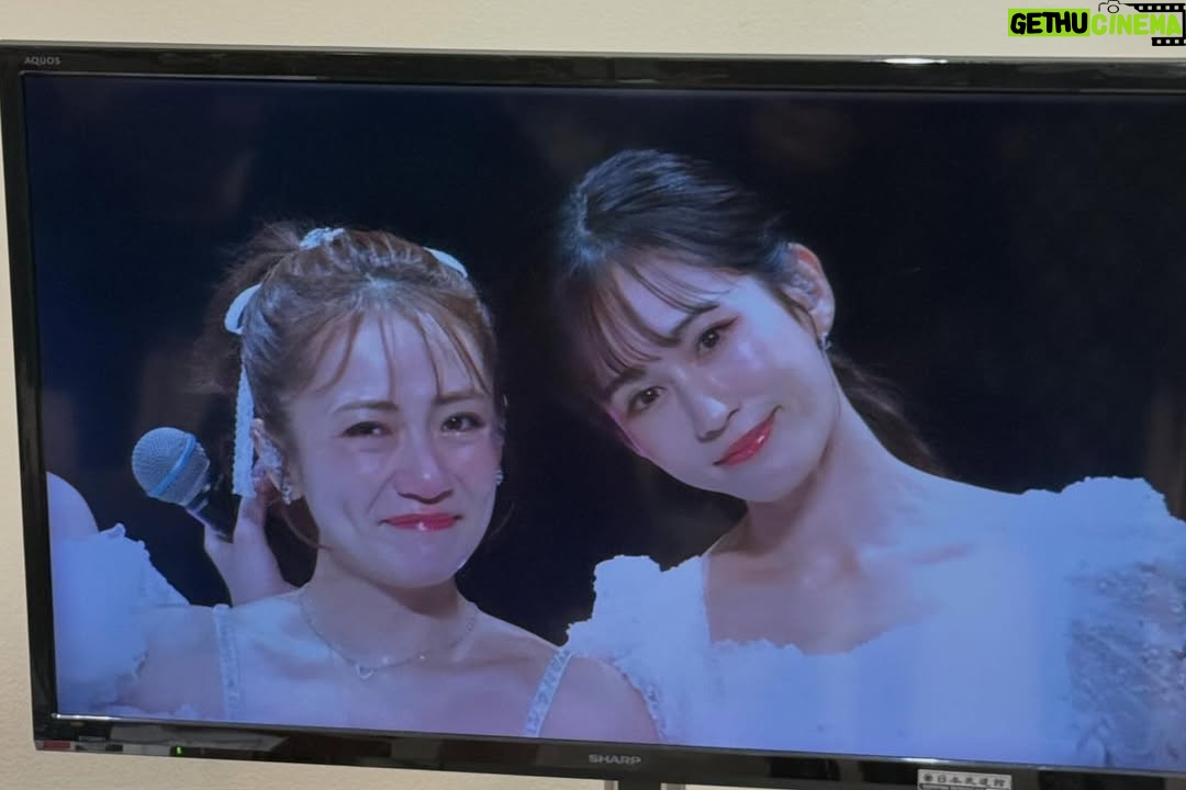 Rie Kitahara - 15.3K Likes - AKB48は青春です in 武道館🌸
出演させていただきました！
AKB48、20周年おめでとうございます！
その歴史の中に、自分が参加できたこと、たくさんの青春を過ごせたことが本当に幸せです。この道を選んで良かった☺️家族以上に家族なメンバーたちや、大切なファンの方たち、素敵なスタッフさんたちに出会えた。AKB48のおかげで、自分の人生がすごく色鮮やかなものになりました。

そしてなにより、AKB48の楽曲たちが
誰かの人生を彩っていること。
メンバーたちの頑張っている姿が
誰かの励みになっていること。
こんなに素敵なことはないですよね🥹

そしてAKB48のメンバーたち自身が、AKB48が好きなこと。
本当に思い出たっぷりなんです！
昨日は、懐かしい楽曲を懐かしいメンバーで披露することも多くて。
踊りながらいろいろなことが走馬灯のようにかけぬけて
曲中に泣きそうになりました。
もちろん辛かったこともあったけど、そんな思い出があることすら愛おしいです🥹(それは大人になったから言えることだけど🤲🏻)

昨日は本当にタイムスリップしたみたいでした！
メンバーみんな変わらなさすぎたよ。怖いくらい変わってなかったよ。すごいね？

もう見ることはないのかな、と思っていた一面サイリウムの景色や、暖かい声援をありがとうございました！！！！
この思い出を胸に、また明日から生きていきます🌸

 #akb48
#akb48は青春ですin武道館