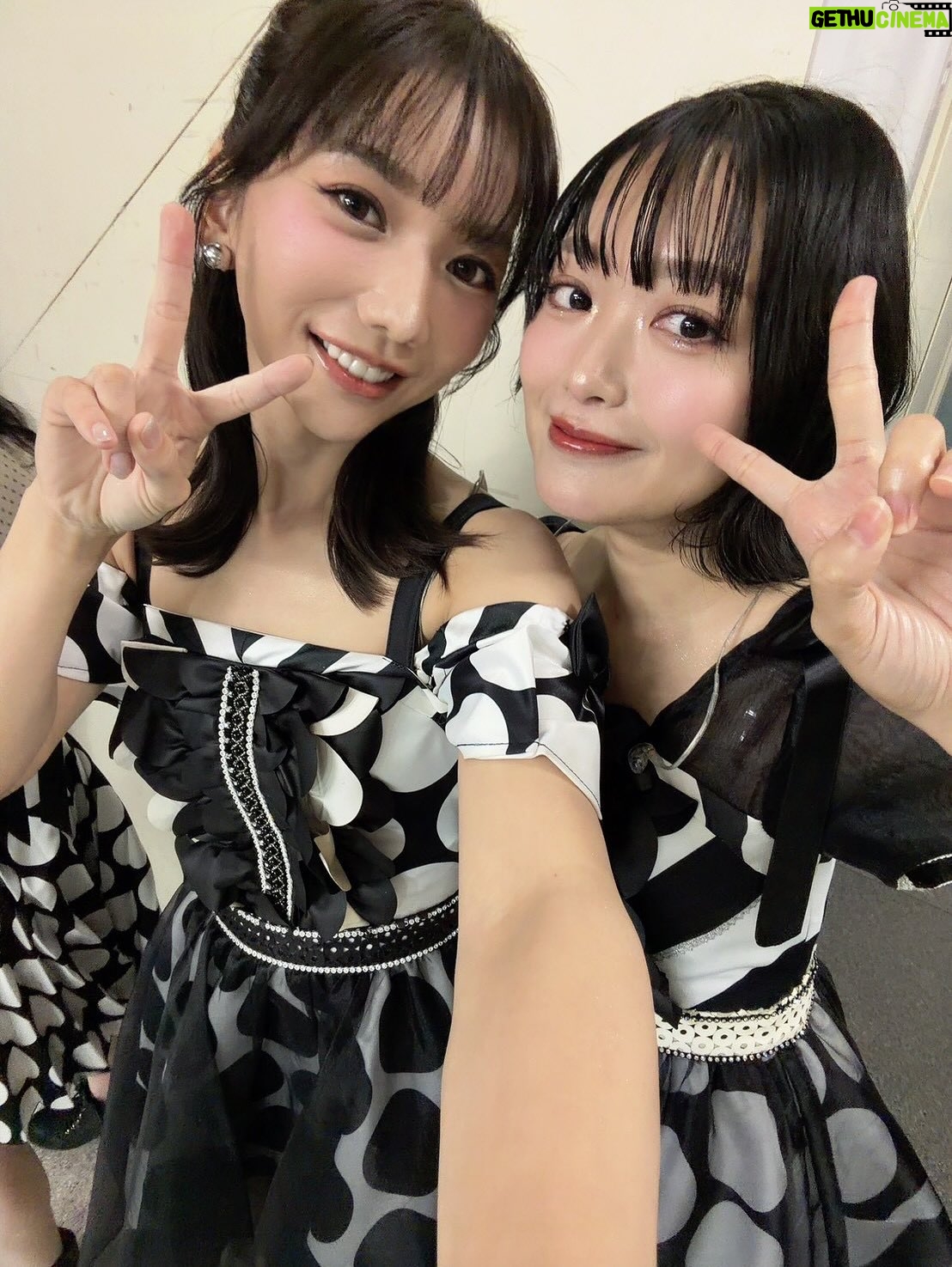 Rie Kitahara - 12.3K Likes - AKB48武道館ライブ2日目夜公演🌙
OGメンバーとしてお邪魔しました！

おそらくみなさんの想像している
何倍もAKB48でしたよね？！😇
しっかりがっつり、ライブさせていただきました！🎤
もうきっとこんなに歌って踊ることはないよね？
そう思ったら一瞬一瞬を目に焼き付けなきゃ！と思っていたのに
目まぐるしくあっという間に終わってしまったよ、楽しすぎて。
サイリウムの景色に会場が割れそうなほどの歓声、うちわやボード、タオル、たくさんたくさんありがとう☺️💖

根も葉もRumorを卒業生で頑張って振り入れしたり
SONEの新メンバーオーディション
そして思い出の詰まったAKB48のキラキラした楽曲
すべてが尊かった！！！

終演後、スタッフさん(しのぶさん)が涙しながら
カオスでがんばりやさんなAKBが観れたって話してくれて
今までの日々が走馬灯のように蘇ったなあ
みんなと頑張ってきて本当に良かった！
そしていま現役でキラキラしているメンバーと共にステージに立てて嬉しかった！
リハから立ち位置など本当に助けてもらいました🥹みーんな優しくて可愛かった☺️❣️

そして今日は最終日！
みーんなでAKB48の20周年をお祝いしましょう😍💖🎤

 #akb48
#akb48は青春ですin武道館