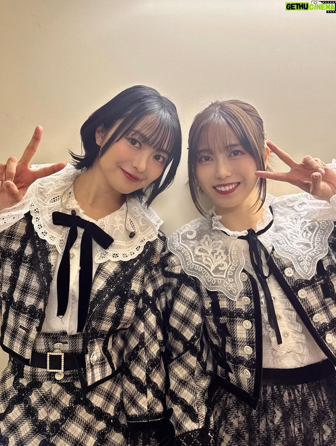 Rie Kitahara - 7.6K Likes - 🖤🤍
Not yetの新衣装！！！
AKB48といえば衣装の可愛さですが、
まさかまたこんなに可愛い衣装、しかも新しいものを着れるなんて…😍❣️
この1曲のために、本当に贅沢ですよね😭
細部まで見て欲しいよ~本当に可愛いんです！
しかも珍しく長いパンツスタイル👑🧸
めっちゃ『ぽい！』て円陣のときなどにみんなに褒められて嬉しかったです🥹

早替えの関係でこの衣装で4人で撮れなかったのが心残り💔

またこの4人で歌えるとおもわなかったな
本当に最後かもしれないなあと思いつつ
そんな余韻に浸る間もなく優子ちゃんがボケてたので
いつもどおり楽しくできました🥹🥹🥹

最後の写真はこちらも新衣装❤️‍🔥
AKBぽい赤チェック！！！やっぱりかわいい
@osarecompany の衣装は世界一！！！！！！！
オサレの衣装を可愛く着るために頑張ったの🥹💖
これからもずーっとオサレの衣装の大ファンです❤️‍🔥❤️‍🔥❤️‍🔥

@akb48 
 #akb48 #notyet #ノイエ #波乗りかき氷 #22歳
 #akb48は青春ですin武道館