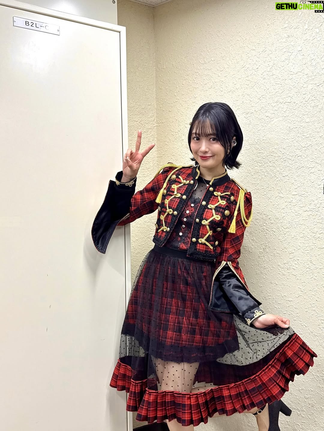 Rie Kitahara - 7.6K Likes - 🖤🤍
Not yetの新衣装！！！
AKB48といえば衣装の可愛さですが、
まさかまたこんなに可愛い衣装、しかも新しいものを着れるなんて…😍❣️
この1曲のために、本当に贅沢ですよね😭
細部まで見て欲しいよ~本当に可愛いんです！
しかも珍しく長いパンツスタイル👑🧸
めっちゃ『ぽい！』て円陣のときなどにみんなに褒められて嬉しかったです🥹

早替えの関係でこの衣装で4人で撮れなかったのが心残り💔

またこの4人で歌えるとおもわなかったな
本当に最後かもしれないなあと思いつつ
そんな余韻に浸る間もなく優子ちゃんがボケてたので
いつもどおり楽しくできました🥹🥹🥹

最後の写真はこちらも新衣装❤️‍🔥
AKBぽい赤チェック！！！やっぱりかわいい
@osarecompany の衣装は世界一！！！！！！！
オサレの衣装を可愛く着るために頑張ったの🥹💖
これからもずーっとオサレの衣装の大ファンです❤️‍🔥❤️‍🔥❤️‍🔥

@akb48 
 #akb48 #notyet #ノイエ #波乗りかき氷 #22歳
 #akb48は青春ですin武道館