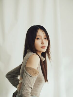 Riho Sayashi Instagram - New profile photos📷

間違いない皆さんとのチームで、いまの私を写して頂きました。
宣材、HPの写真が新しくなります！

🤍
@seiyafujii 
@uenochika 
@stylist_fujimoto
