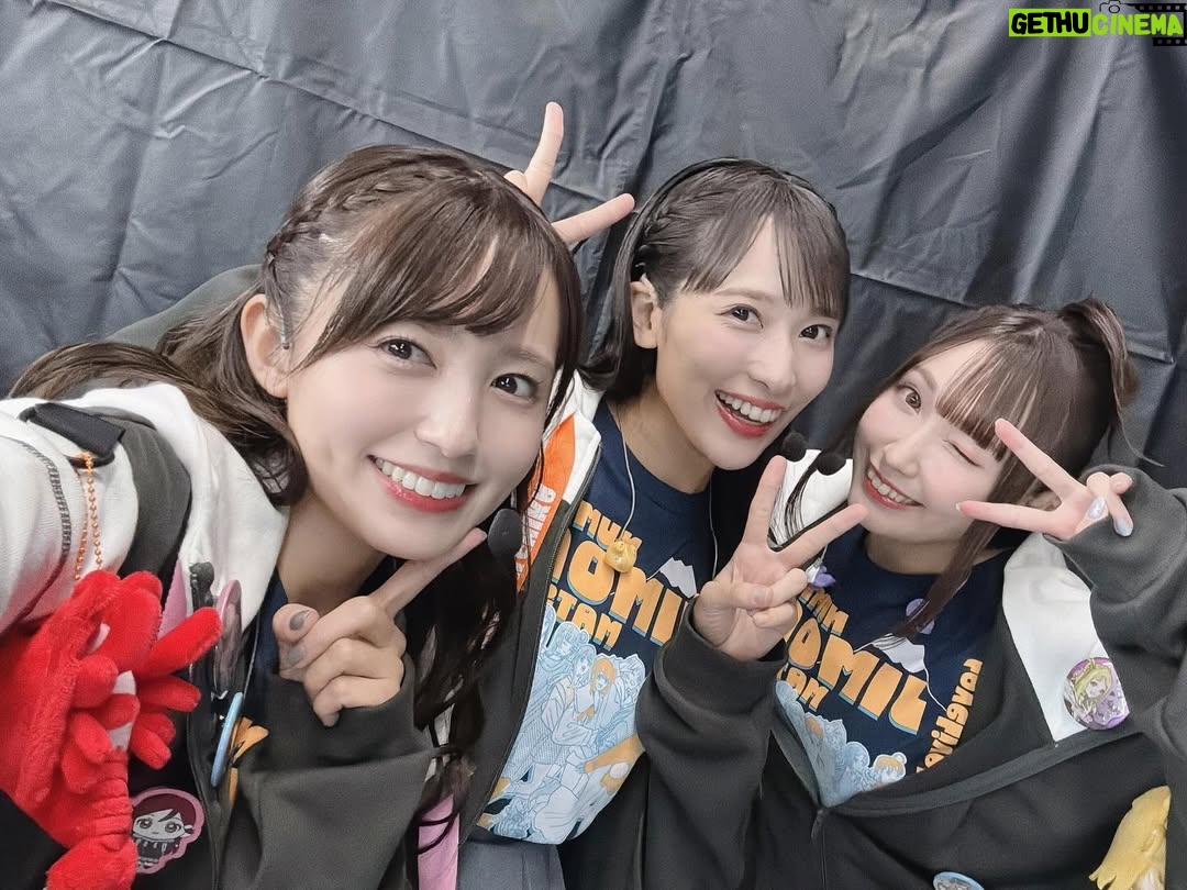 Rikako Aida - 11.4K Likes - 🗓️2025.11.02 ラブライブ！サンシャイン!! 沼津地元愛まつり2025🍊🌸✨

楽しかったー！！とにかく楽しかった！
セットリストもどうだったかな？
Finale Liveでやってない曲で、私たちが今届けたい曲を中心に3人で選曲しました！
"Aqours"って感じの楽曲たちだったよね☺️

せっかくまたAqoursとしてステージに立てるわけだし、全曲3人でやり切ろう！って決めてました。

密かに『Fantastic Departure!』もずっとずっとやりたかった、、、！！
『待ってて愛のうた』ももう10年くらい歌ってきてるけど、今と昔では心境も見える景色も全然違うもので。
まだ何もわからなかった初々しい気持ちで歌うのもいいけど、色々なことを経験して大人になった自分たちが届けるこの楽曲も、また違う良さがあるな〜としみじみ感じてました。

また3人で出来たらいいね〜なんて話しながら帰ったけど、なかなかそういった機会もないってわかってはいるので、だからこそ大切な時間でした、、！

二人とも本当にありがとう！！

やっぱり沼津は自分にとってホームだなぁ。
私は、ここ！っていう故郷がないからよりそう思います。
またいつか絶対沼津帰るからねー！🌸
