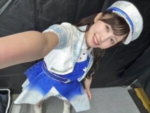 Rikako Aida Instagram - 🗓️2025.11.02 ラブライブ！サンシャイン!! 沼津地元愛まつり2025🍊🌸✨

楽しかったー！！とにかく楽しかった！
セットリストもどうだったかな？
Finale Liveでやってない曲で、私たちが今届けたい曲を中心に3人で選曲しました！
"Aqours"って感じの楽曲たちだったよね☺️

せっかくまたAqoursとしてステージに立てるわけだし、全曲3人でやり切ろう！って決めてました。

密かに『Fantastic Departure!』もずっとずっとやりたかった、、、！！
『待ってて愛のうた』ももう10年くらい歌ってきてるけど、今と昔では心境も見える景色も全然違うもので。
まだ何もわからなかった初々しい気持ちで歌うのもいいけど、色々なことを経験して大人になった自分たちが届けるこの楽曲も、また違う良さがあるな〜としみじみ感じてました。

また3人で出来たらいいね〜なんて話しながら帰ったけど、なかなかそういった機会もないってわかってはいるので、だからこそ大切な時間でした、、！

二人とも本当にありがとう！！

やっぱり沼津は自分にとってホームだなぁ。
私は、ここ！っていう故郷がないからよりそう思います。
またいつか絶対沼津帰るからねー！🌸