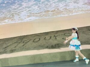 Rikako Aida Instagram - 🗓️2025.06.21.22 Aqours Finale LoveLive! ～永久stage～☀️

全然深い意味はないのですが、今度ゆっくり載せようと思い続けてずっとオフショットを載せられていなかったので📷
今更かなと迷ったのですが、振り返った時にお写真が無いのは寂しいのでやっぱり載せることにしました🌸

とにかく暑かったね、、☀️
また夏が来たら、去年の夏暑かったなーってフィナーレのこと思い出すんだろうなー。