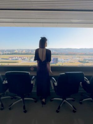 Rin Takanashi Instagram - ジャパンカップのレースも観戦しました🐴
元々馬が好きなので、肉眼で観るレースは本当にカッコよくて…
カランダガンのレコードタイム！すごかったです✨
お土産に、推してたドウデュースのぬいぐるみもいただいて、幸せな1日でした🐎☺️