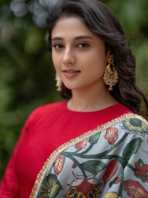 Ritika Nayak Instagram - Happy Diwali To All My Phuljhadi’s and Patakha’s✨🪔💫
.

Outfit:- @aamrabylavanya
Acessories:- @jewelrybykiara
Stylist:- @shefalideora 
style team @harshini_naidu_m
Pictures:- @pramodcaptures
Hair by @siddhumakeovers
Makeup @praveenmakeupartist1683