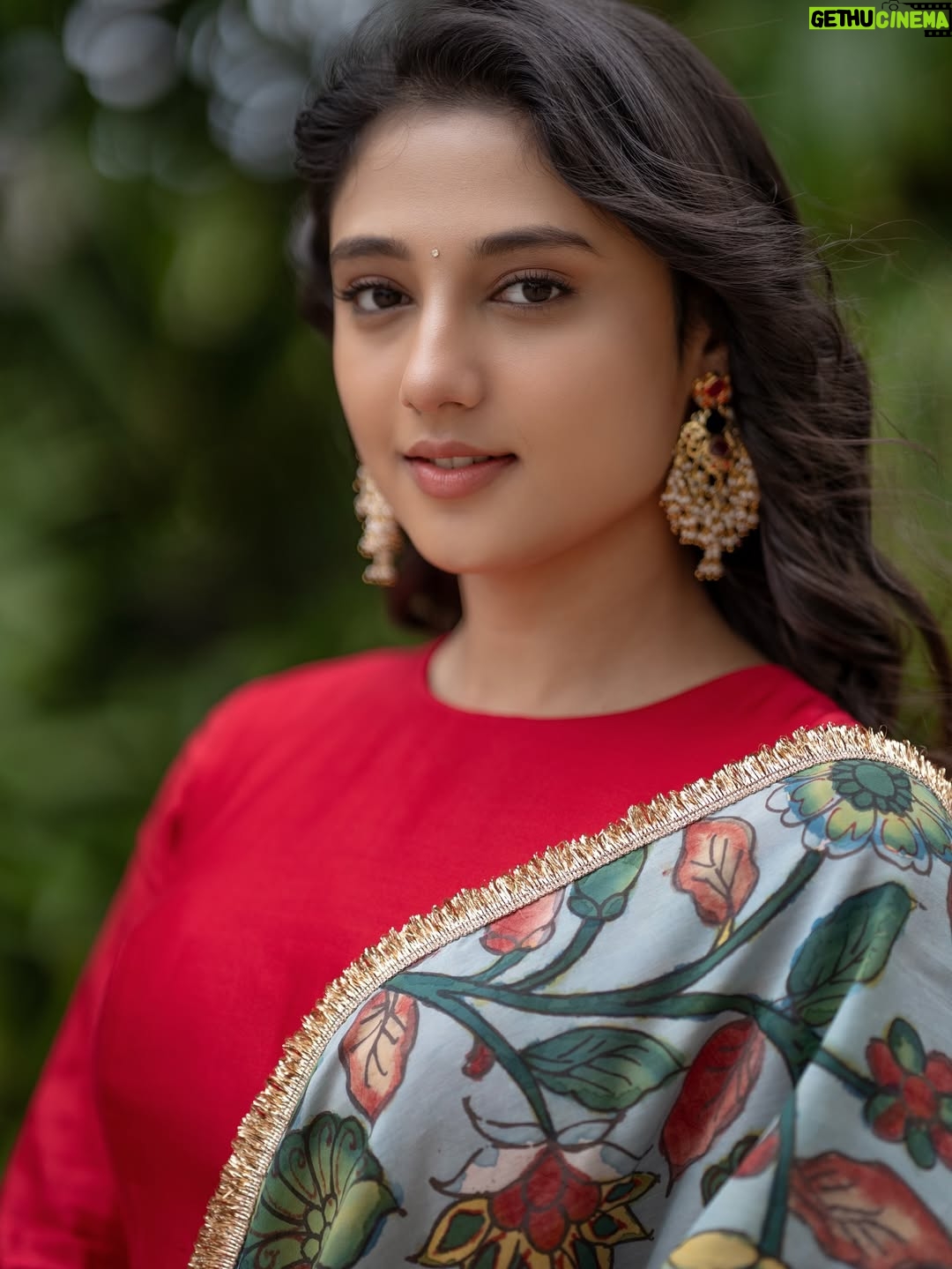 Ritika Nayak - 307.4K Likes - Happy Diwali To All My Phuljhadi’s and Patakha’s✨🪔💫
.

Outfit:- @aamrabylavanya
Acessories:- @jewelrybykiara
Stylist:- @shefalideora 
style team @harshini_naidu_m
Pictures:- @pramodcaptures
Hair by @siddhumakeovers
Makeup @praveenmakeupartist1683