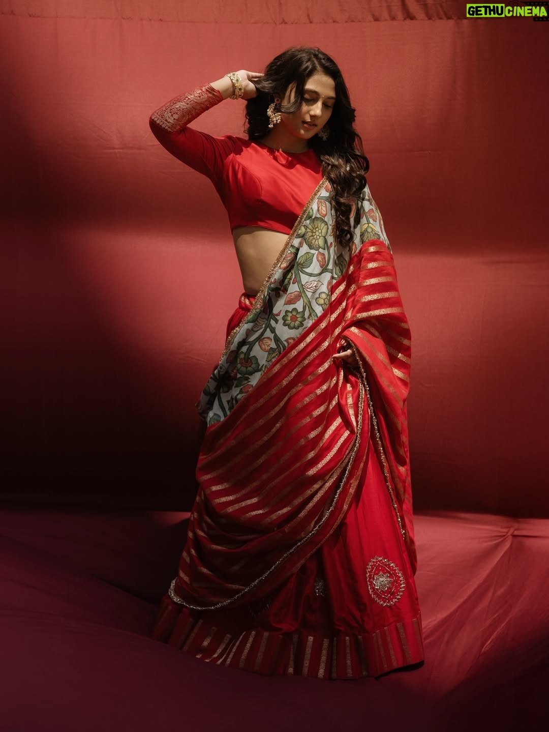 Ritika Nayak - 307.4K Likes - Happy Diwali To All My Phuljhadi’s and Patakha’s✨🪔💫
.

Outfit:- @aamrabylavanya
Acessories:- @jewelrybykiara
Stylist:- @shefalideora 
style team @harshini_naidu_m
Pictures:- @pramodcaptures
Hair by @siddhumakeovers
Makeup @praveenmakeupartist1683