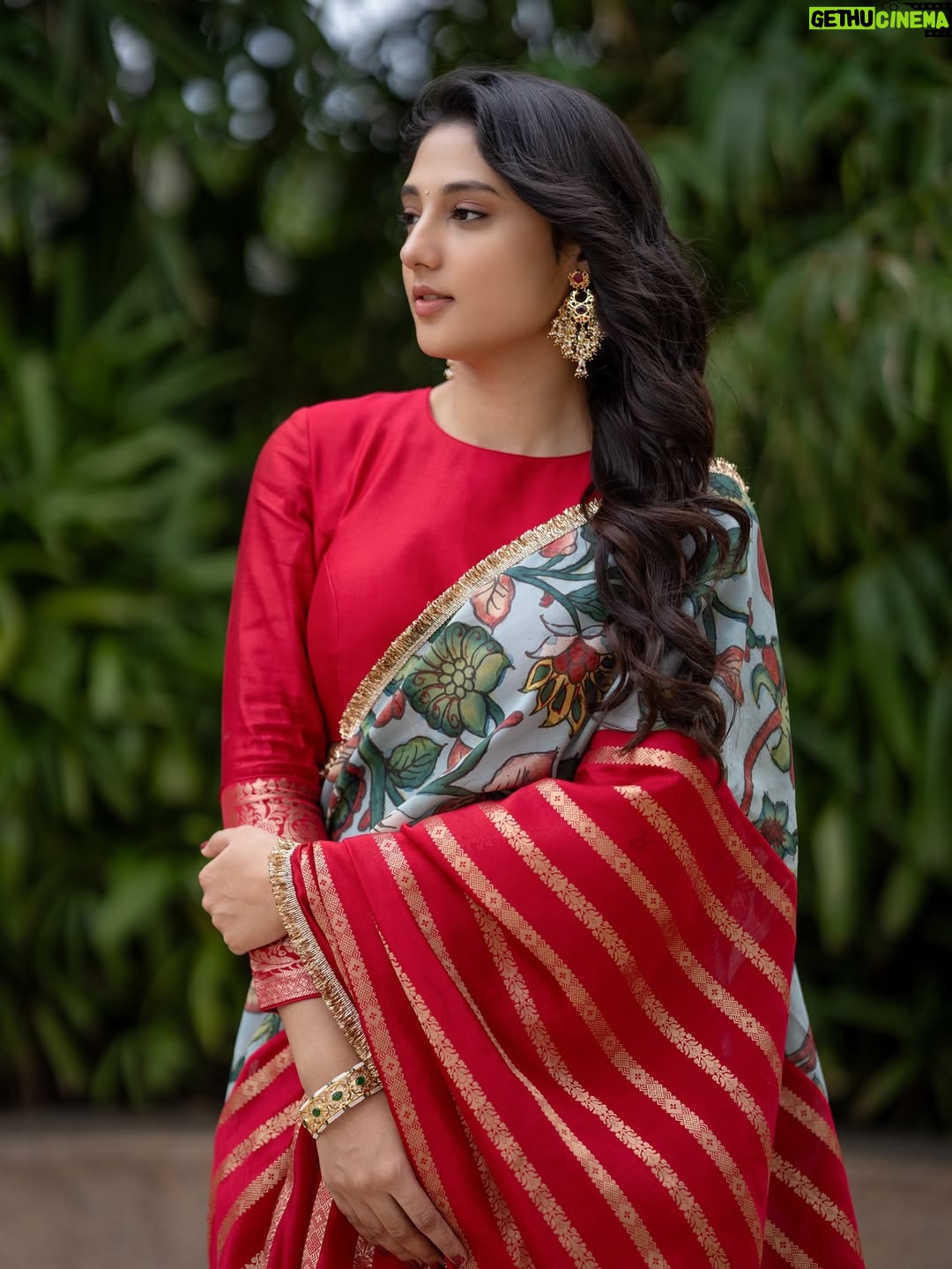 Ritika Nayak - 307.4K Likes - Happy Diwali To All My Phuljhadi’s and Patakha’s✨🪔💫
.

Outfit:- @aamrabylavanya
Acessories:- @jewelrybykiara
Stylist:- @shefalideora 
style team @harshini_naidu_m
Pictures:- @pramodcaptures
Hair by @siddhumakeovers
Makeup @praveenmakeupartist1683