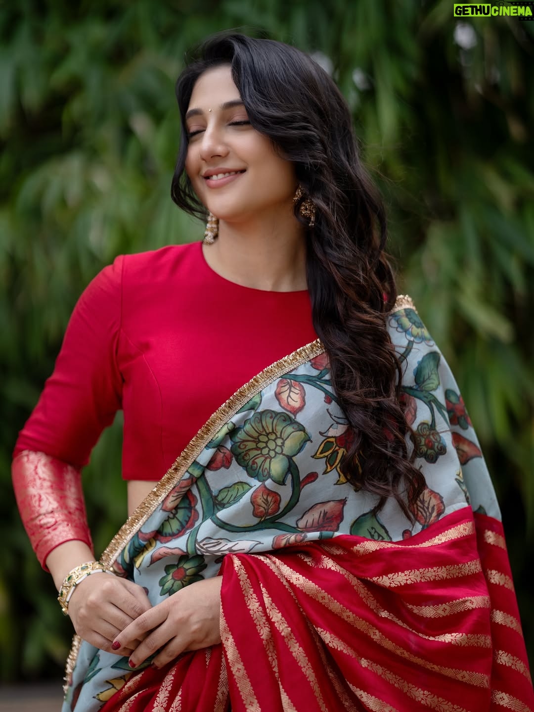 Ritika Nayak - 307.4K Likes - Happy Diwali To All My Phuljhadi’s and Patakha’s✨🪔💫
.

Outfit:- @aamrabylavanya
Acessories:- @jewelrybykiara
Stylist:- @shefalideora 
style team @harshini_naidu_m
Pictures:- @pramodcaptures
Hair by @siddhumakeovers
Makeup @praveenmakeupartist1683