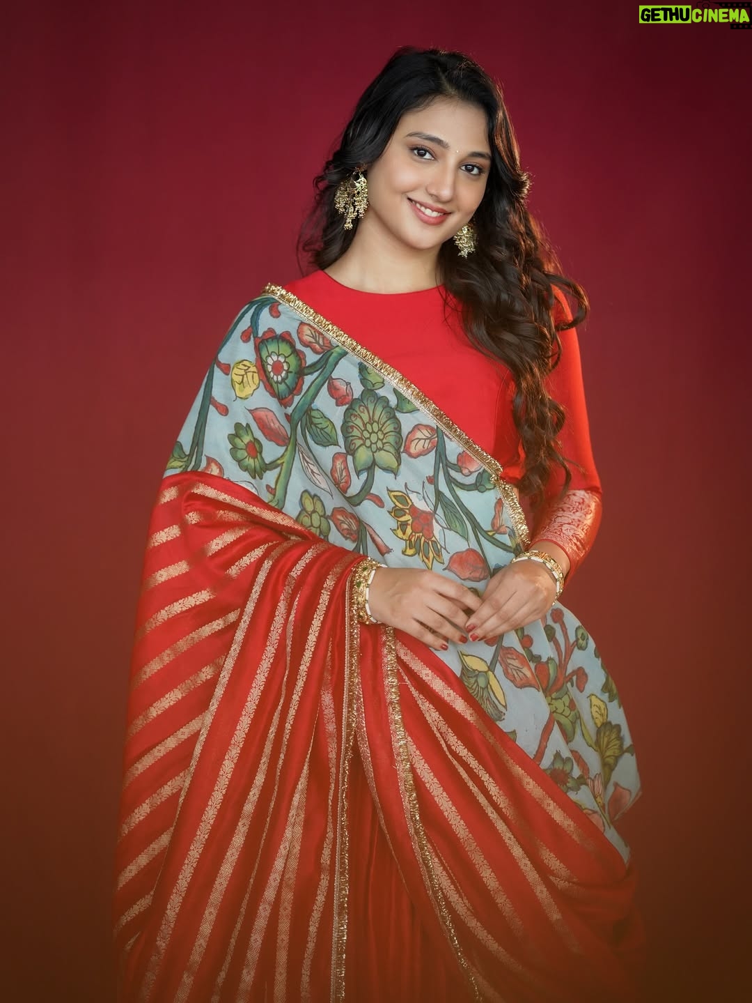 Ritika Nayak - 307.4K Likes - Happy Diwali To All My Phuljhadi’s and Patakha’s✨🪔💫
.

Outfit:- @aamrabylavanya
Acessories:- @jewelrybykiara
Stylist:- @shefalideora 
style team @harshini_naidu_m
Pictures:- @pramodcaptures
Hair by @siddhumakeovers
Makeup @praveenmakeupartist1683