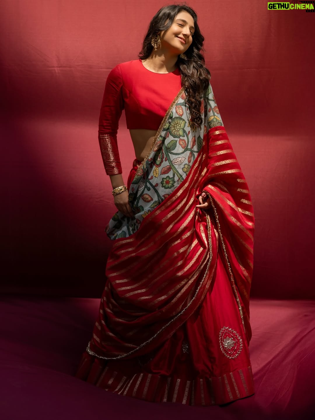 Ritika Nayak - 307.4K Likes - Happy Diwali To All My Phuljhadi’s and Patakha’s✨🪔💫
.

Outfit:- @aamrabylavanya
Acessories:- @jewelrybykiara
Stylist:- @shefalideora 
style team @harshini_naidu_m
Pictures:- @pramodcaptures
Hair by @siddhumakeovers
Makeup @praveenmakeupartist1683