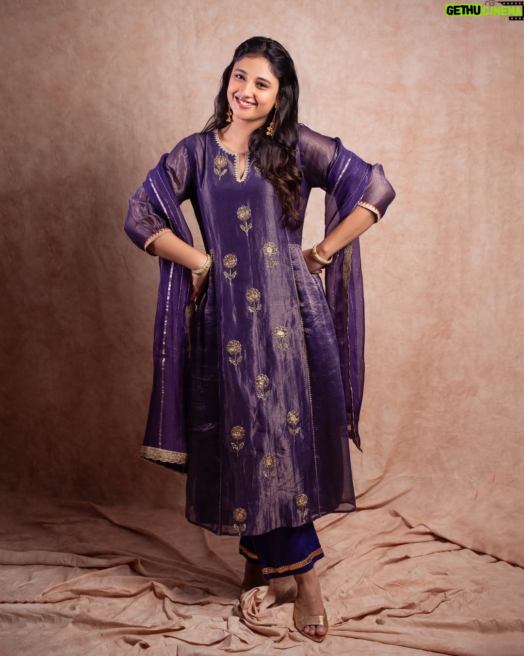 Ritika Nayak - 486.7K Likes - Happy Dussehra to all ✨🌼🙏🏻
.

Pictures @tdf.studioz
Outfit:- @ayoki.india 
Jewellery:- @sholdsherni
Styling:- @shefalideora_
Style team :- @mohammed.faizaa 
Hair by :- @siddumakovers
Makeup by :- @praveenmakeupartist1683 
@purplethoughtsind @hetvii_shahhh