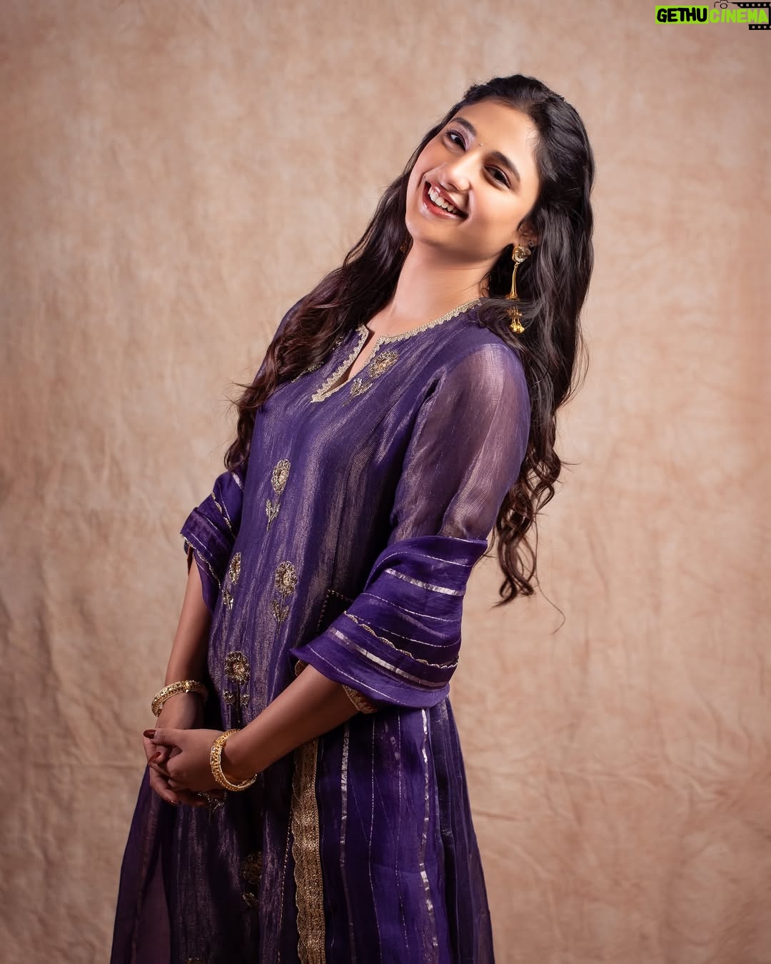 Ritika Nayak - 486.7K Likes - Happy Dussehra to all ✨🌼🙏🏻
.

Pictures @tdf.studioz
Outfit:- @ayoki.india 
Jewellery:- @sholdsherni
Styling:- @shefalideora_
Style team :- @mohammed.faizaa 
Hair by :- @siddumakovers
Makeup by :- @praveenmakeupartist1683 
@purplethoughtsind @hetvii_shahhh