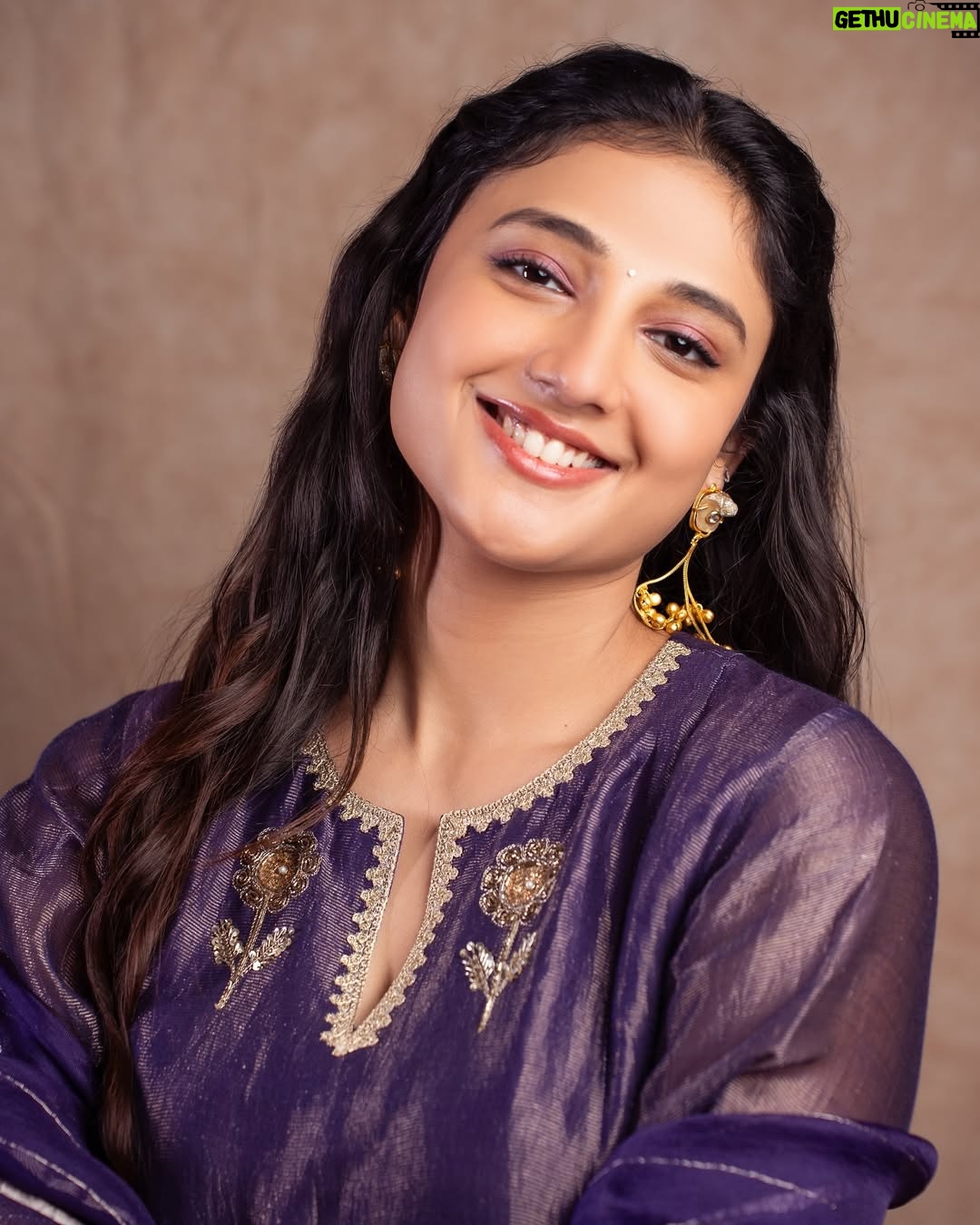 Ritika Nayak - 486.7K Likes - Happy Dussehra to all ✨🌼🙏🏻
.

Pictures @tdf.studioz
Outfit:- @ayoki.india 
Jewellery:- @sholdsherni
Styling:- @shefalideora_
Style team :- @mohammed.faizaa 
Hair by :- @siddumakovers
Makeup by :- @praveenmakeupartist1683 
@purplethoughtsind @hetvii_shahhh