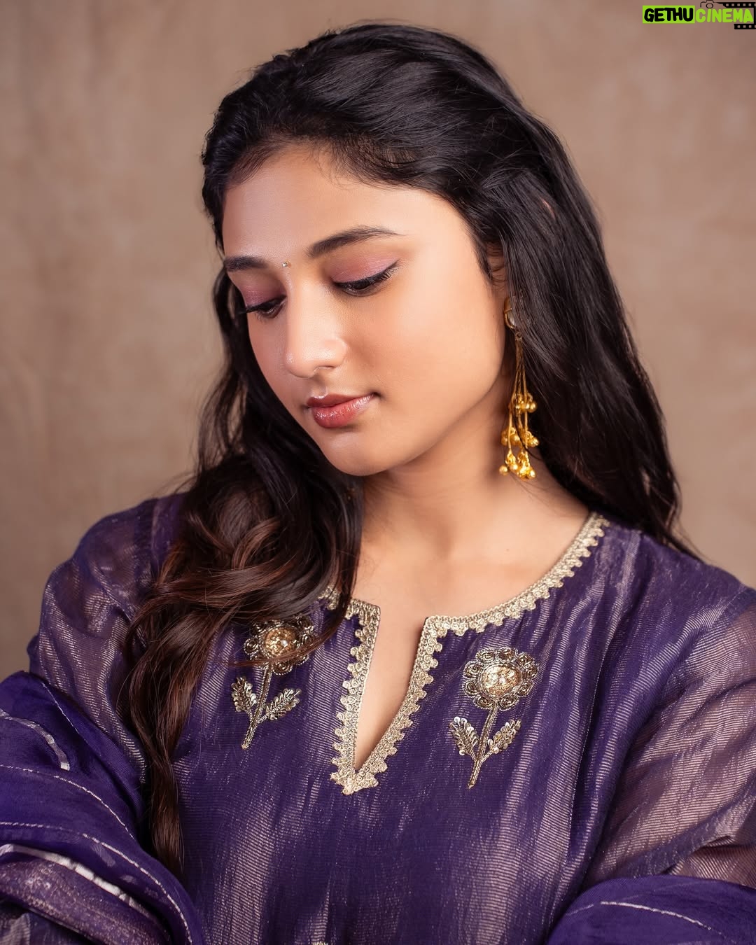 Ritika Nayak - 486.7K Likes - Happy Dussehra to all ✨🌼🙏🏻
.

Pictures @tdf.studioz
Outfit:- @ayoki.india 
Jewellery:- @sholdsherni
Styling:- @shefalideora_
Style team :- @mohammed.faizaa 
Hair by :- @siddumakovers
Makeup by :- @praveenmakeupartist1683 
@purplethoughtsind @hetvii_shahhh