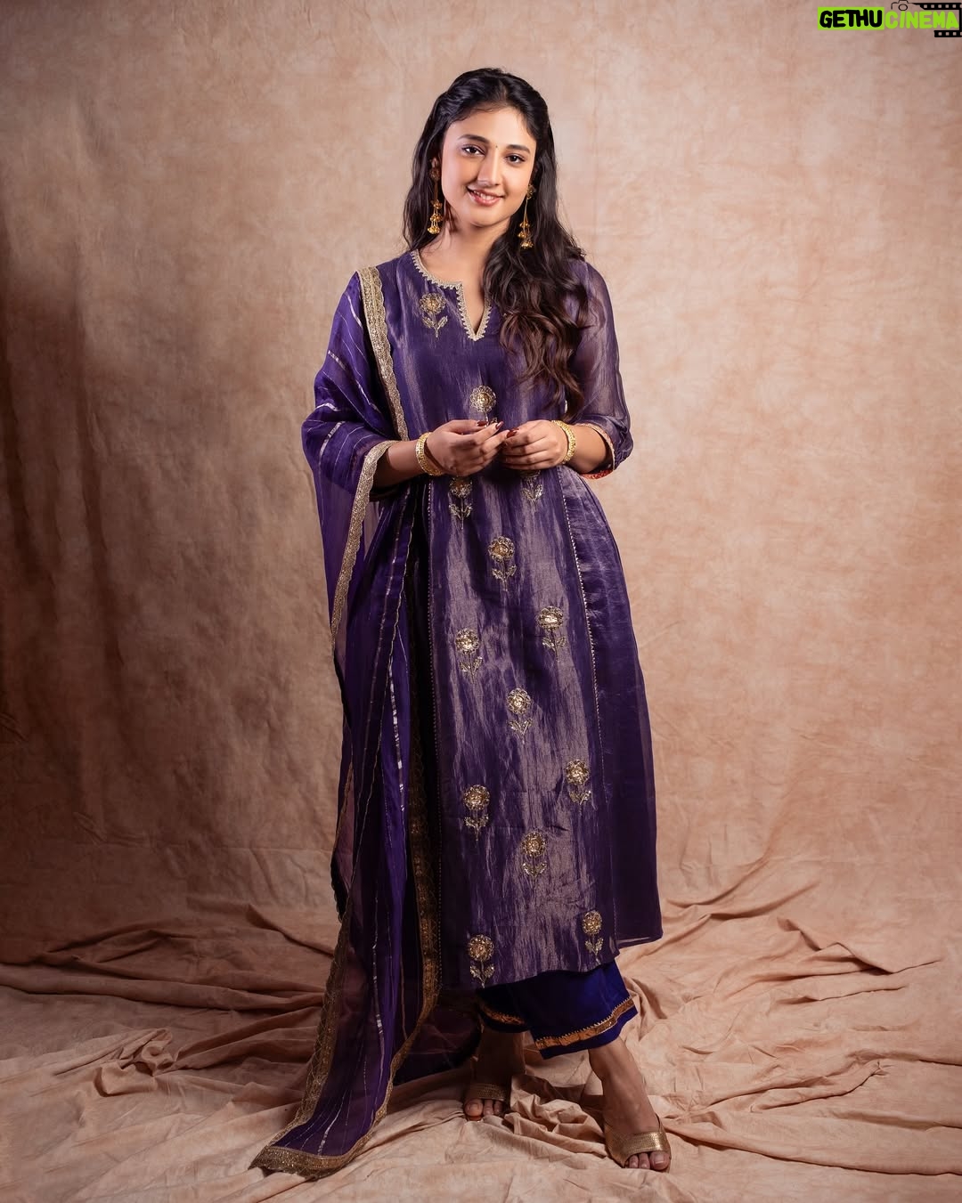 Ritika Nayak - 486.7K Likes - Happy Dussehra to all ✨🌼🙏🏻
.

Pictures @tdf.studioz
Outfit:- @ayoki.india 
Jewellery:- @sholdsherni
Styling:- @shefalideora_
Style team :- @mohammed.faizaa 
Hair by :- @siddumakovers
Makeup by :- @praveenmakeupartist1683 
@purplethoughtsind @hetvii_shahhh