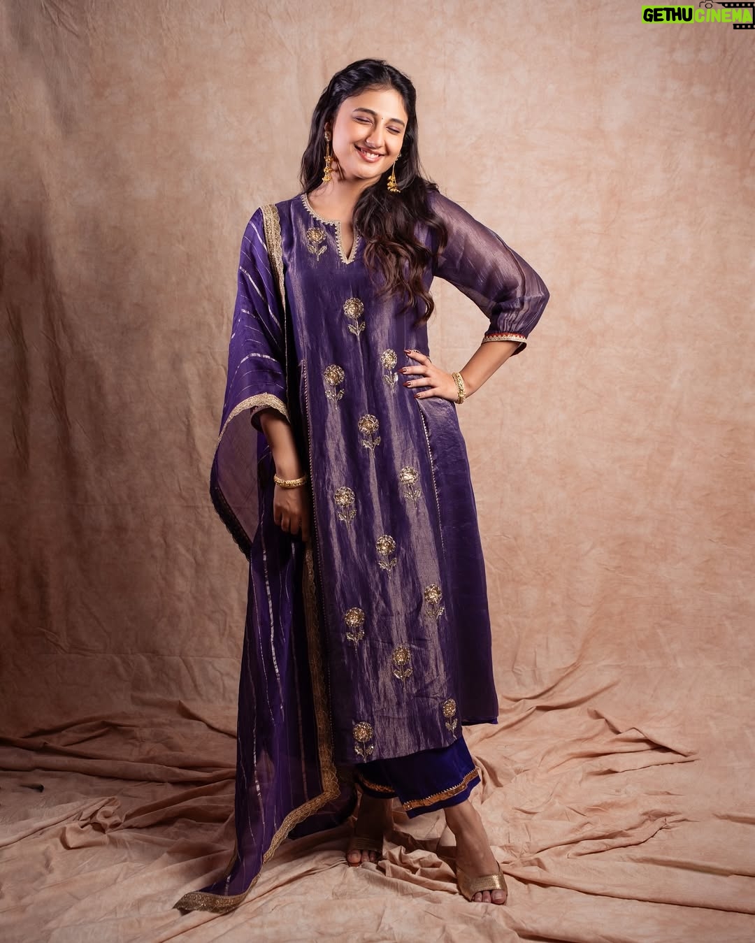 Ritika Nayak - 486.7K Likes - Happy Dussehra to all ✨🌼🙏🏻
.

Pictures @tdf.studioz
Outfit:- @ayoki.india 
Jewellery:- @sholdsherni
Styling:- @shefalideora_
Style team :- @mohammed.faizaa 
Hair by :- @siddumakovers
Makeup by :- @praveenmakeupartist1683 
@purplethoughtsind @hetvii_shahhh