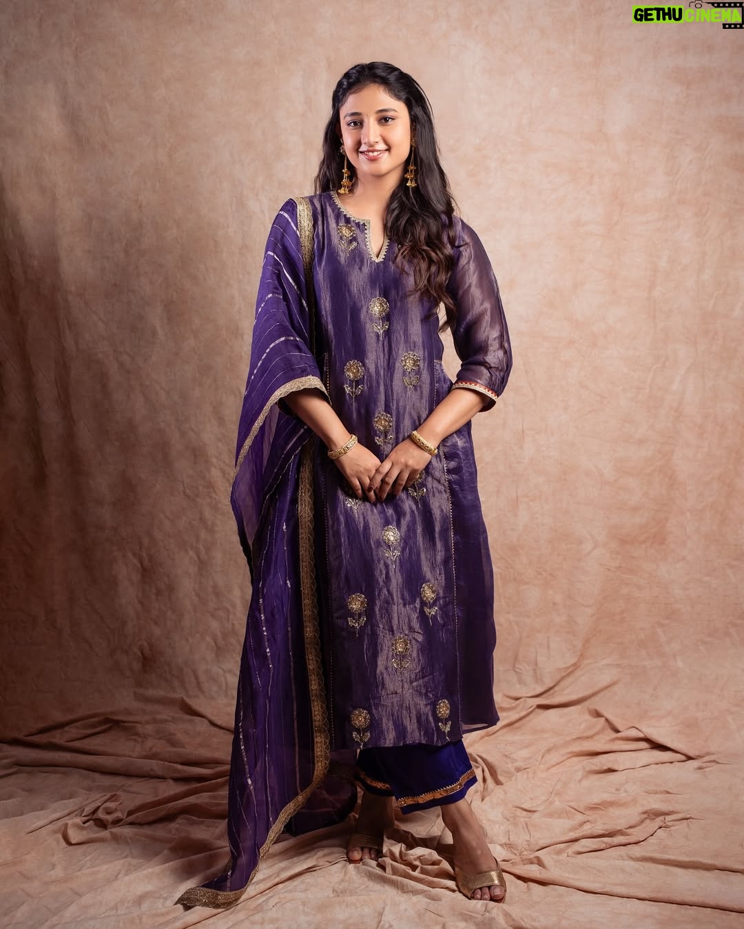 Ritika Nayak - 486.7K Likes - Happy Dussehra to all ✨🌼🙏🏻
.

Pictures @tdf.studioz
Outfit:- @ayoki.india 
Jewellery:- @sholdsherni
Styling:- @shefalideora_
Style team :- @mohammed.faizaa 
Hair by :- @siddumakovers
Makeup by :- @praveenmakeupartist1683 
@purplethoughtsind @hetvii_shahhh