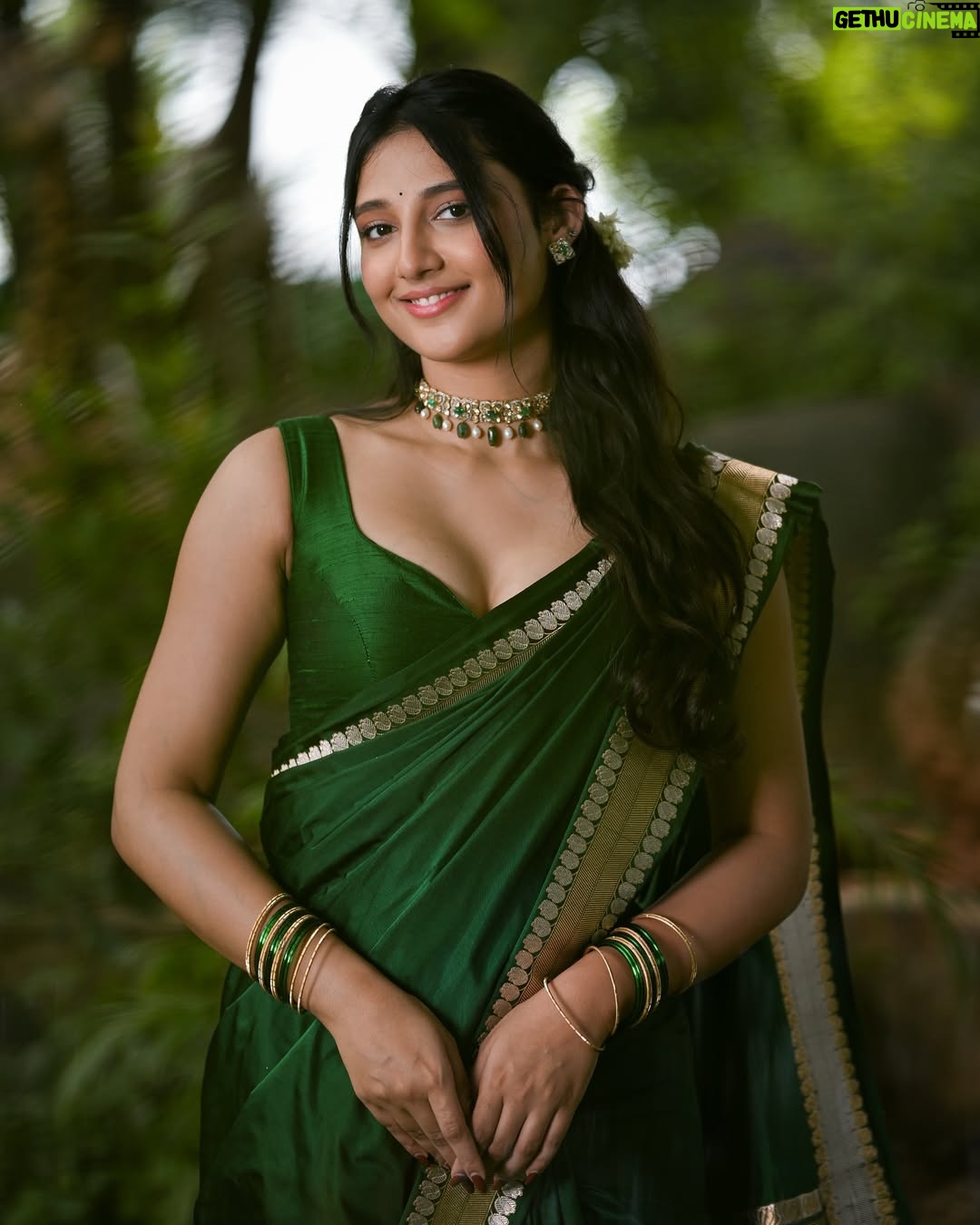 Ritika Nayak - 533.6K Likes - Wearing nature’s colour 💚✨

.
styling :@vinnu_baby9
saree: @gowrisignatures 
jewellery:@tyaanijewellery
photographer:@storiesbydeepu
Makeup -@makeupandhairbyshuchi
Hair - @paidi.sapna