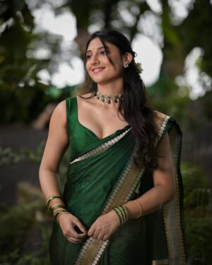 Ritika Nayak Instagram - Wearing nature’s colour 💚✨

.
styling :@vinnu_baby9
saree: @gowrisignatures 
jewellery:@tyaanijewellery
photographer:@storiesbydeepu
Makeup -@makeupandhairbyshuchi
Hair - @paidi.sapna