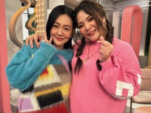 Riva Chang Instagram - 首先先恭喜 #小姐不熙娣 恭喜S姊 恭喜派翠克 恭喜老闆 B2哥 和所有小姐不熙娣的製作團隊們🎉🎉🎉 

但最最最讓人感動開心的是S姊得獎了～真的好開心！
謝謝你從康熙來了到小姐不熙娣一直默默的愛我關心我，你總是這麼溫暖更是這麼努力的做著每一件事，用心扮演著你人生中每一個角色❤️ 你一直是最棒的👍🏿

相信大S姊一定陪著你全程參與著今晚～看著你今晚這麼美麗～看著你今晚美美的上台領獎，而她也一定大聲的為妳尖叫歡呼替妳開心～更是為妳感到超級的驕傲💕

也謝謝你讓大家看見有時候能用另一種形式，填補親人愛人心中的那個缺口，徐媽媽一定很感動很開心看著你領獎填補她缺了一塊的空洞，S姊妳真的好棒好棒👍🏿👍🏿

S姊恭喜妳！為妳超開心！也一直超級愛妳😘😘😘

我也永遠記得 #姐妹情深 這首歌💕
徐熙媛　徐熙娣　最親愛的姊妹
不怕苦　不怕難　緊握了雙手
未來要走的路　也許會有些辛苦
我們絕不能回頭💕

@elephantdee  @patrickliu0721 @b2_studio @ebcdeegirlstalk