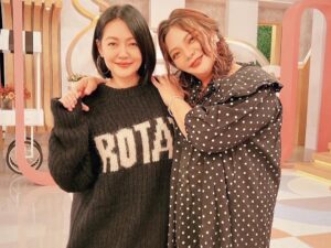Riva Chang Instagram - 首先先恭喜 #小姐不熙娣 恭喜S姊 恭喜派翠克 恭喜老闆 B2哥 和所有小姐不熙娣的製作團隊們🎉🎉🎉 

但最最最讓人感動開心的是S姊得獎了～真的好開心！
謝謝你從康熙來了到小姐不熙娣一直默默的愛我關心我，你總是這麼溫暖更是這麼努力的做著每一件事，用心扮演著你人生中每一個角色❤️ 你一直是最棒的👍🏿

相信大S姊一定陪著你全程參與著今晚～看著你今晚這麼美麗～看著你今晚美美的上台領獎，而她也一定大聲的為妳尖叫歡呼替妳開心～更是為妳感到超級的驕傲💕

也謝謝你讓大家看見有時候能用另一種形式，填補親人愛人心中的那個缺口，徐媽媽一定很感動很開心看著你領獎填補她缺了一塊的空洞，S姊妳真的好棒好棒👍🏿👍🏿

S姊恭喜妳！為妳超開心！也一直超級愛妳😘😘😘

我也永遠記得 #姐妹情深 這首歌💕
徐熙媛　徐熙娣　最親愛的姊妹
不怕苦　不怕難　緊握了雙手
未來要走的路　也許會有些辛苦
我們絕不能回頭💕

@elephantdee  @patrickliu0721 @b2_studio @ebcdeegirlstalk