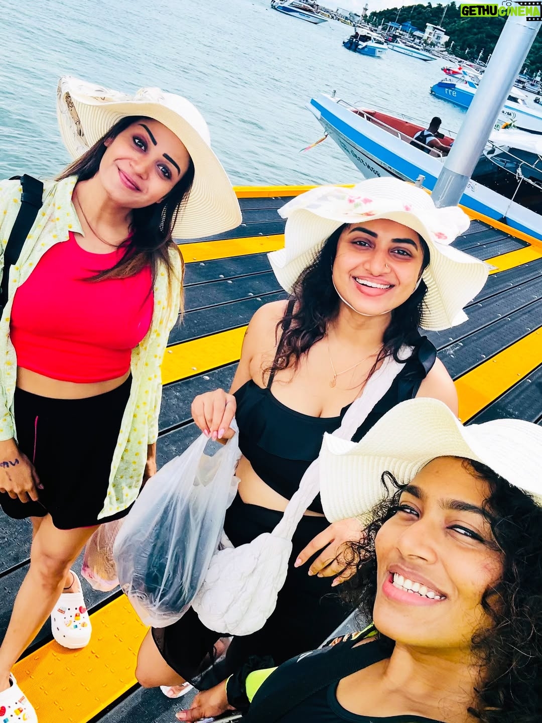 Riya Vishwanathan - 10.5K Likes - PATTAYA 🏖️
(My first international trip) ❤️
.
.
.
#post #pic #pictureoftheday 
#vacay #vacaymode #pattaya 
#girlstrip #adventure 
#riyavishwanathan