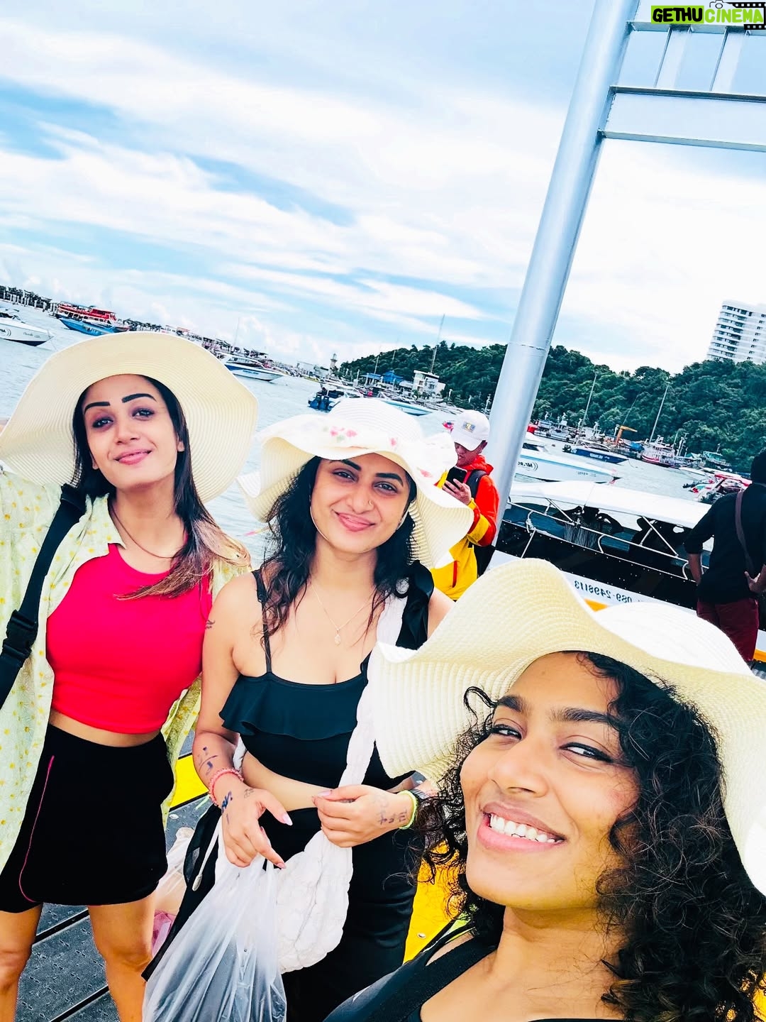 Riya Vishwanathan - 10.5K Likes - PATTAYA 🏖️
(My first international trip) ❤️
.
.
.
#post #pic #pictureoftheday 
#vacay #vacaymode #pattaya 
#girlstrip #adventure 
#riyavishwanathan