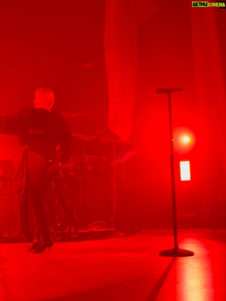 Robyn - 22.3K Likes - Imma give it like a mother