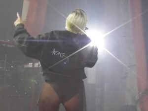 Robyn Instagram - I missed u LA💞