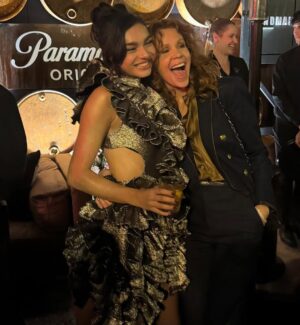 Robyn Lively Instagram - Ellie and Tommy chillin at The Patch 🤎💛Who’s ready for @landmanpplus season 2?! Premieres 11/16 on @paramountplus 
Man I love these guys! What a thrill and an honor to work with such talented, good human beings.

#landman #paramountplus