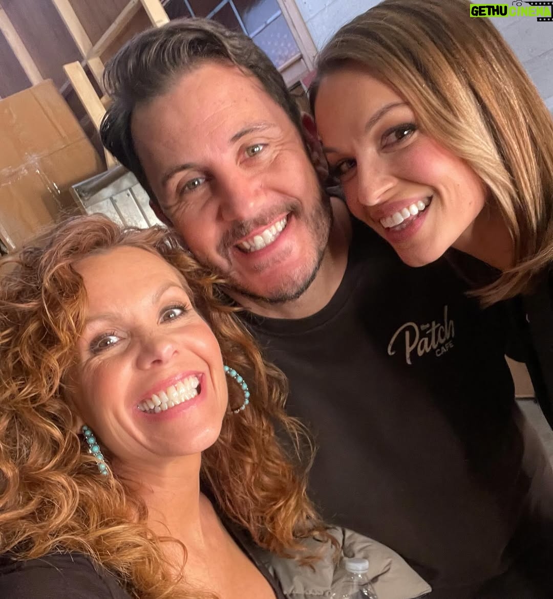 Robyn Lively - 14.8K Likes - Ellie and Tommy chillin at The Patch 🤎💛Who’s ready for @landmanpplus season 2?! Premieres 11/16 on @paramountplus 
Man I love these guys! What a thrill and an honor to work with such talented, good human beings.

#landman #paramountplus