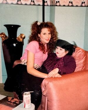 Robyn Lively Instagram - Madame Serena knows all sees all tells all! She also enjoys her Diet Coke with a straw thank you very much. And don’t let her face fool you, she was delighted to have me in her lap. I loved her and she loved me. HAPPY HALLOWEEN bitches! 👻🔮 🪄

#tbt #Halloween #80s #teenwitch