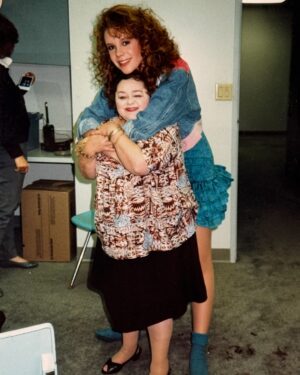 Robyn Lively Instagram - Madame Serena knows all sees all tells all! She also enjoys her Diet Coke with a straw thank you very much. And don’t let her face fool you, she was delighted to have me in her lap. I loved her and she loved me. HAPPY HALLOWEEN bitches! 👻🔮 🪄

#tbt #Halloween #80s #teenwitch