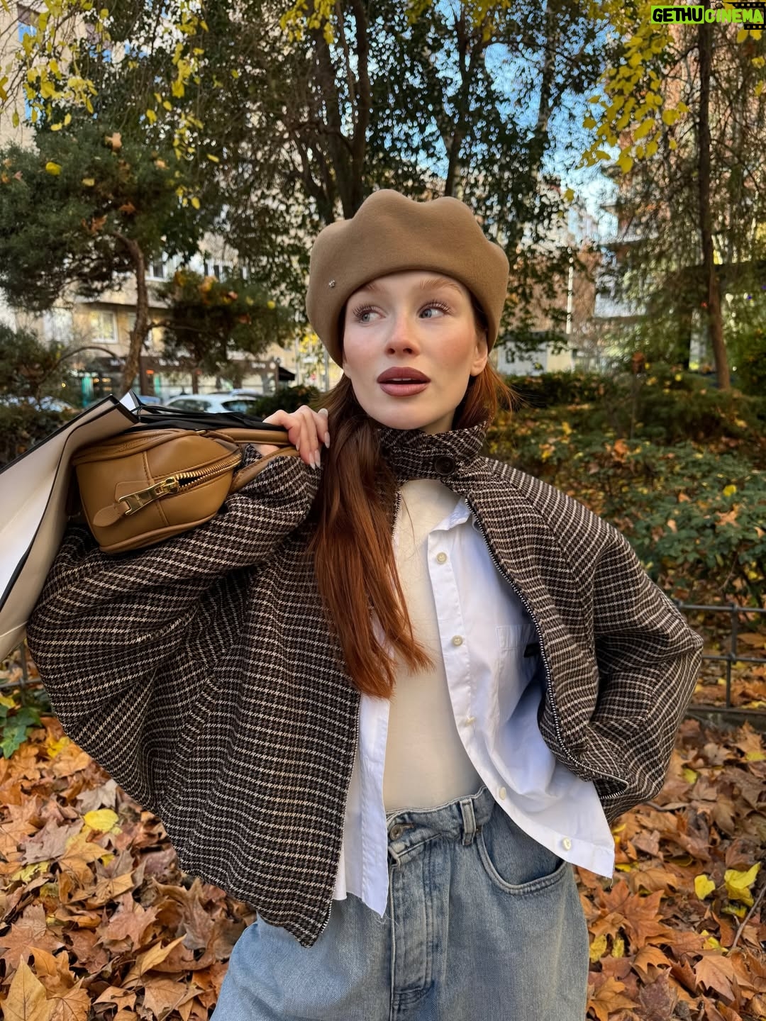 Rocío López - 3K Likes - Mi plan favorito quedar con mis amigas para un café y llevarle regalitos de @yingerbeauty <3 me siento mamásantaclaus y a mis amigas les encanta!!! 🥹🥹🥹