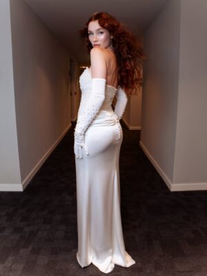 Rocío López Instagram - Ayer estuve en los Premios Ídolo 🪽

No me llevé el premio, pero estar nominada en Belleza ya me hizo mucha ilusión. Enhorabuena a la ganadora y a todas mis compañeras nominadas, porque el curro que hay detrás es enorme.

Para mí, después del año que he tenido, ya es una victoria. Ha sido un año de mucho éxito, sobre todo gracias a Yinger, que a día de hoy es uno de los proyectos que más me ilusiona y me reta.
Y nada, como dijo @violeta: manifiesto mi Ídolo por Emprendimiento 😌✨🥹 !!
Gracias por estar siempre 🤍

Skin by @yingerbeauty ✨
Makeup by @mariacatalabeauty x @mariacatala
Pelo @ghdspain x @rodrigogalo_
Súper vestidazo, un diseño único hecho para mi🥹 @clarocouture @beaclaro___ 
Sandalias @lodishoes @valytyplace
Fotos @carlossemperev 

gracias a mi equipo por proyectar exactamente lo que yo soy <3

Por cierto!!! Grabamos todo el look de Makeup @mariacatala y yo🥰🥰 ganas de verlo? ✨ publicidad invitación